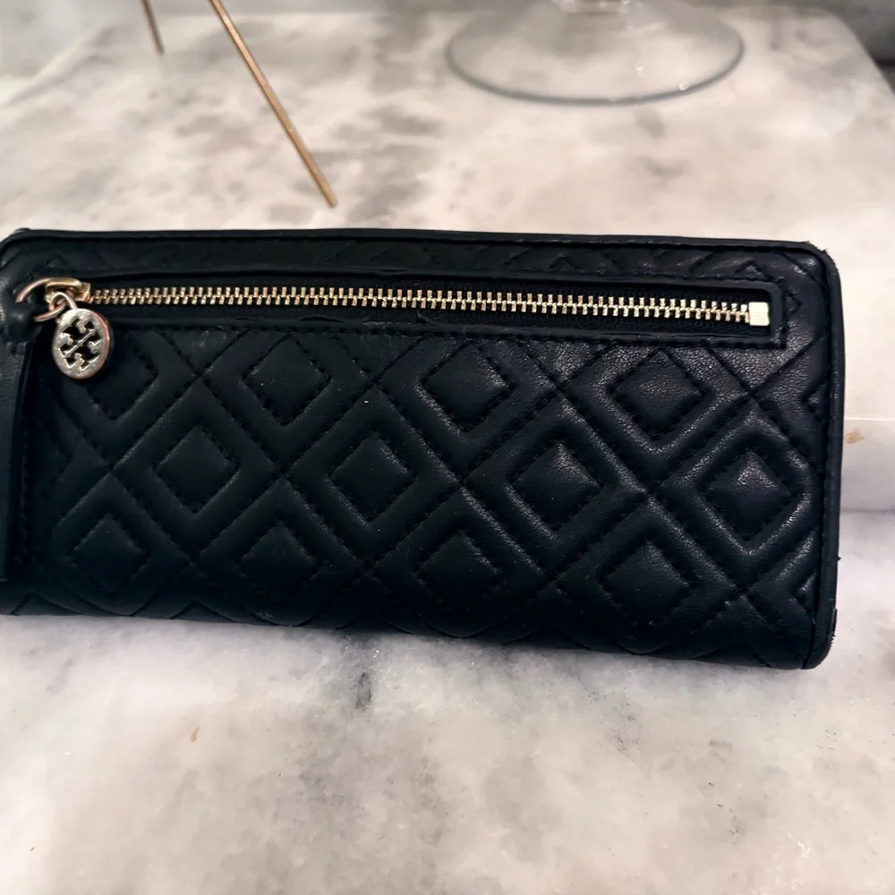 Tory Burch Black Quilted Women's Wallet - Picture 3 of 5